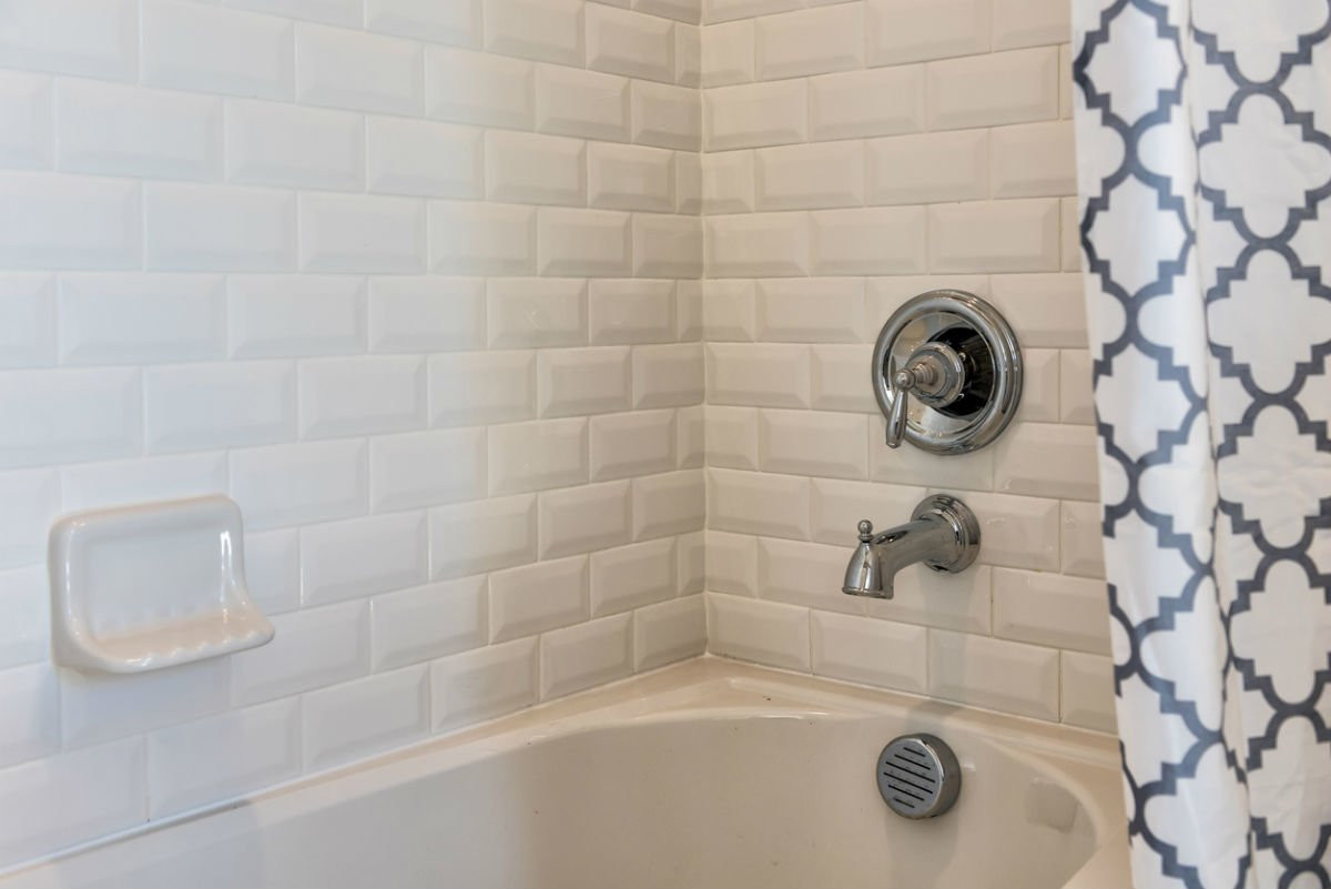 Bathroom Showers And Tubs
 Best Caulk for Shower or Bathtub According to Consumers