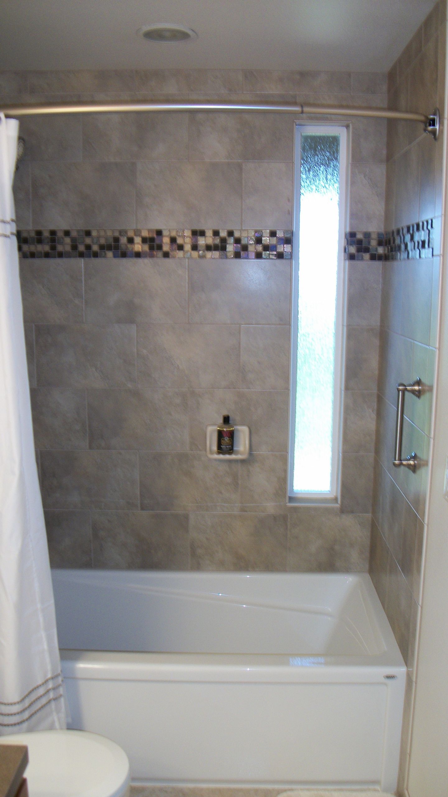 Bathroom Showers And Tubs
 Lighting details in bath remodels