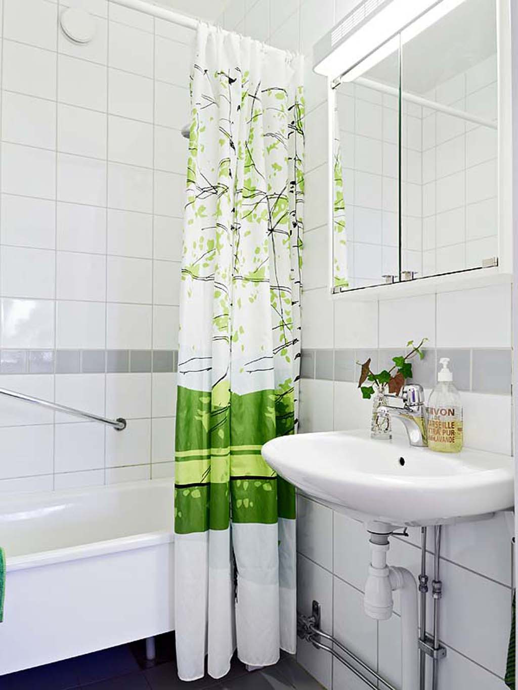 Bathroom Showers Pictures
 Modern Minimalist Apartment Bathroom Interior Design with