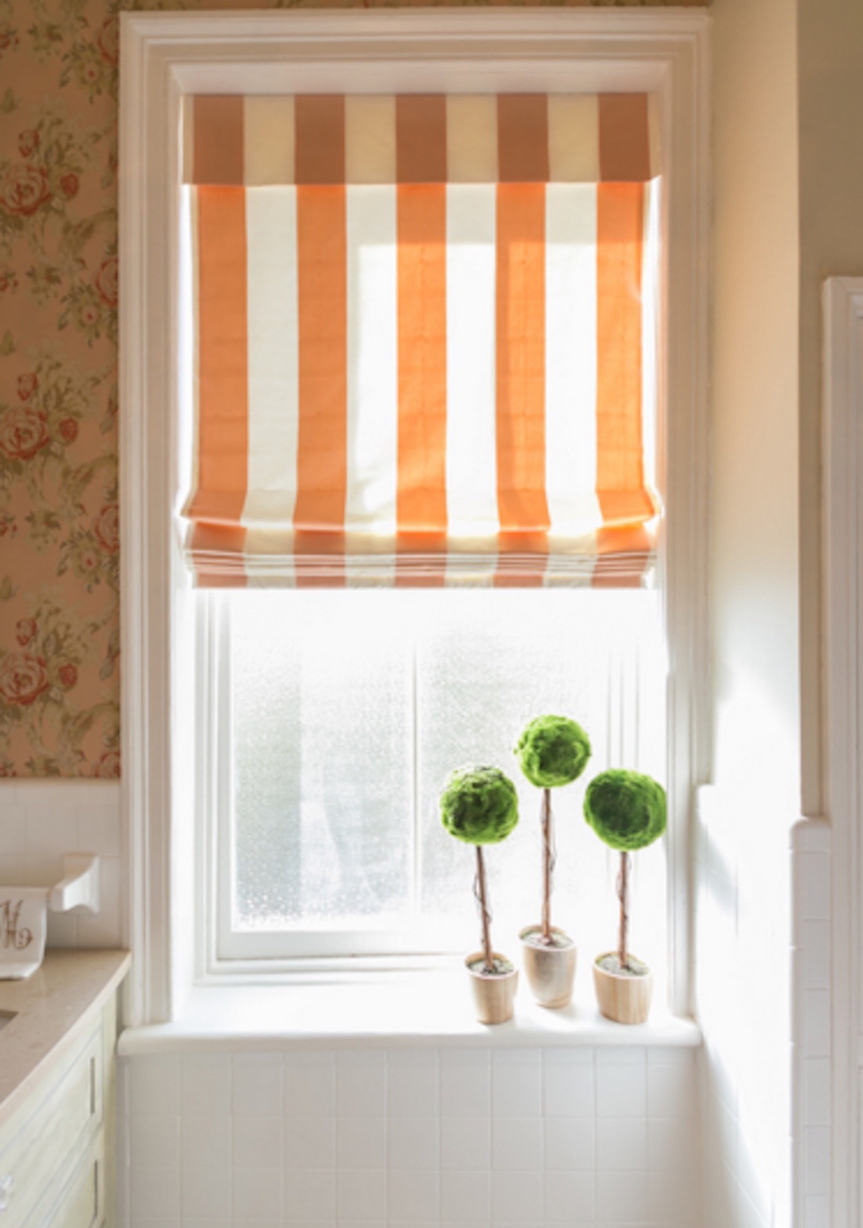 Bathroom Window Ideas Small Bathrooms
 7 Different Bathroom Window Treatments You Might Not Have