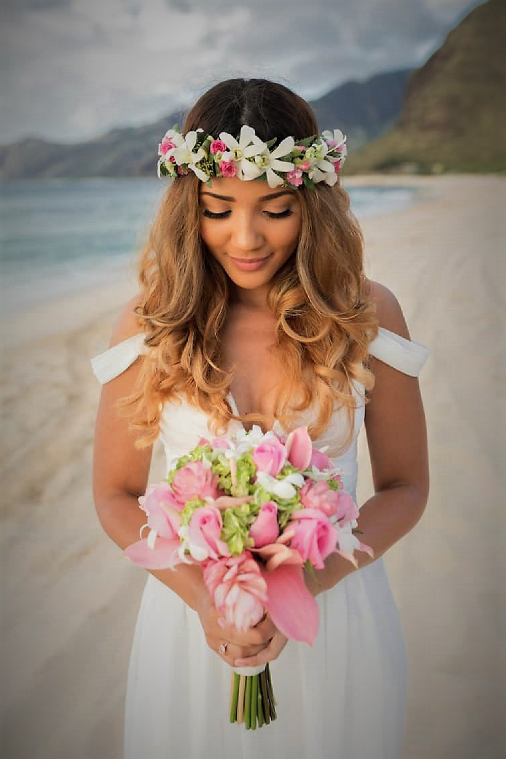 Beach Wedding Hair
 Beach Wedding Hairstyle Should Withstand the Wind