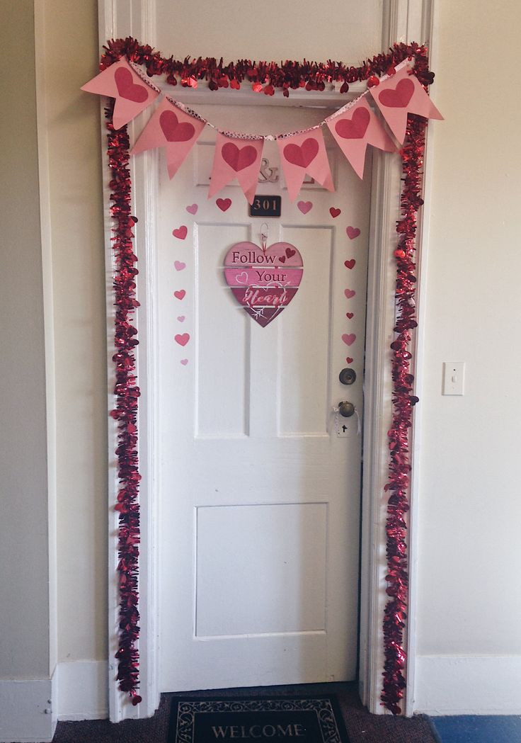 Bedroom Door Decorations DIY
 Valentine s Day dorm door decoration ideas Pink and red