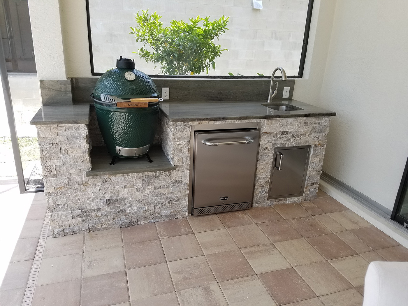 Big Green Egg Outdoor Kitchen
 The Big Green Egg Outdoor Kitchen Elegant Outdoor Kitchens