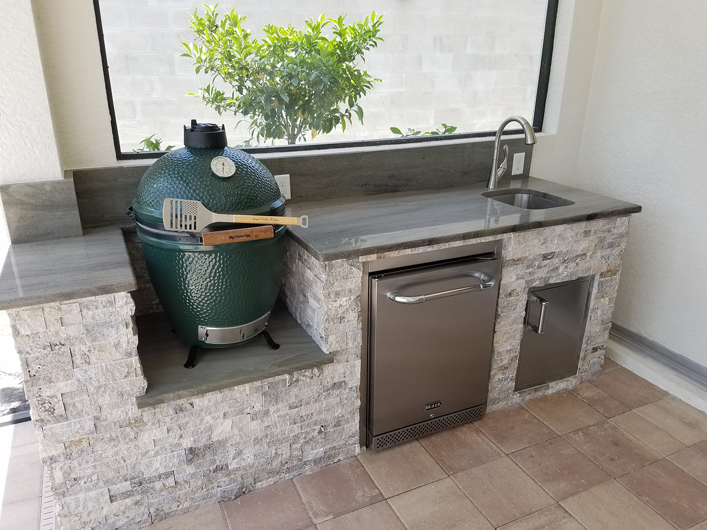 Big Green Egg Outdoor Kitchen
 The Big Green Egg Outdoor Kitchen Elegant Outdoor Kitchens