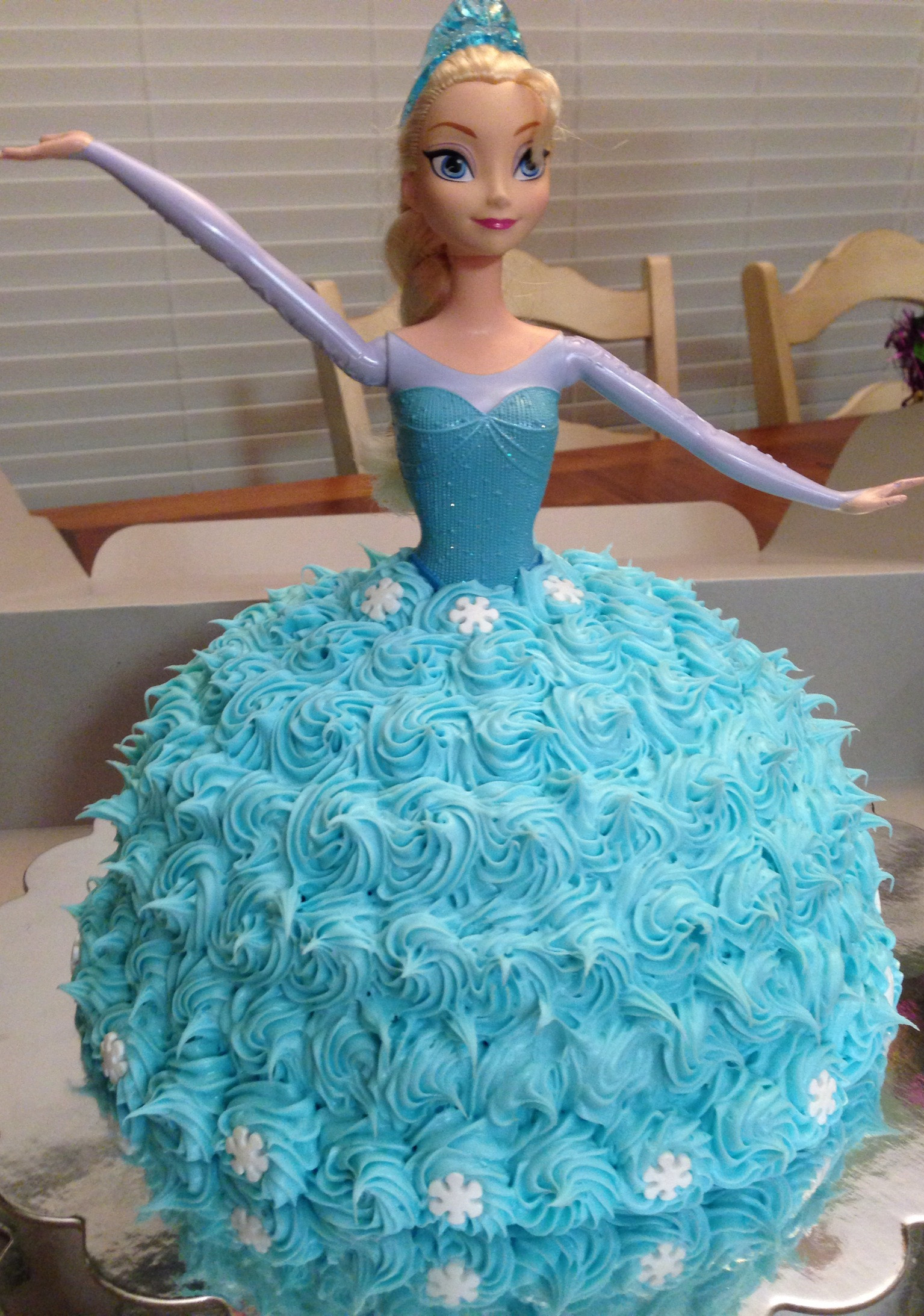 Birthday Cake Frozen
 Easy Frozen themed cakes that anyone can make