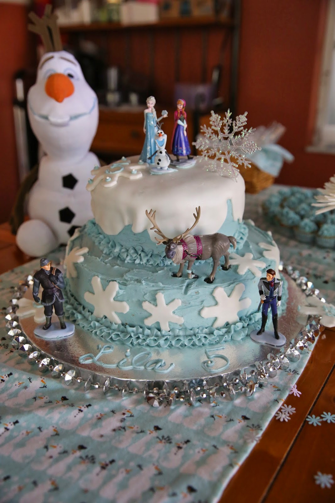 Birthday Cake Frozen
 Frozen Fractals All Around Must Haves for a Frozen