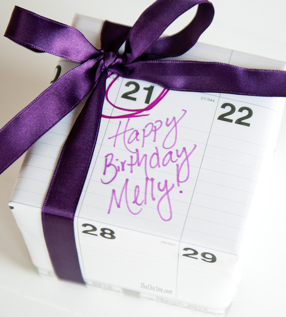 Birthday Gift Wrapping Ideas
 Calendar Wrapping Paper The Chic Site