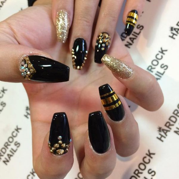 Black And Gold Nail Art Designs
 Glamorous Black and Gold Nail Designs Be Modish
