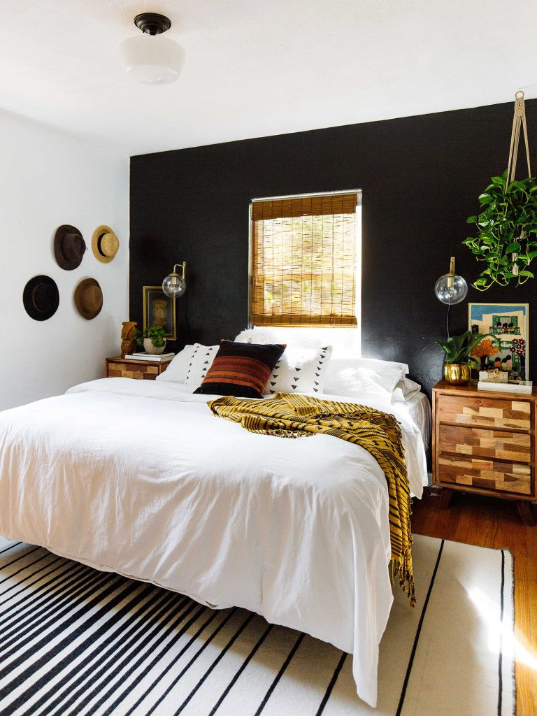 Black Bedroom Walls
 Black Accent Wall Ideas To Make A Bold Statement in Any