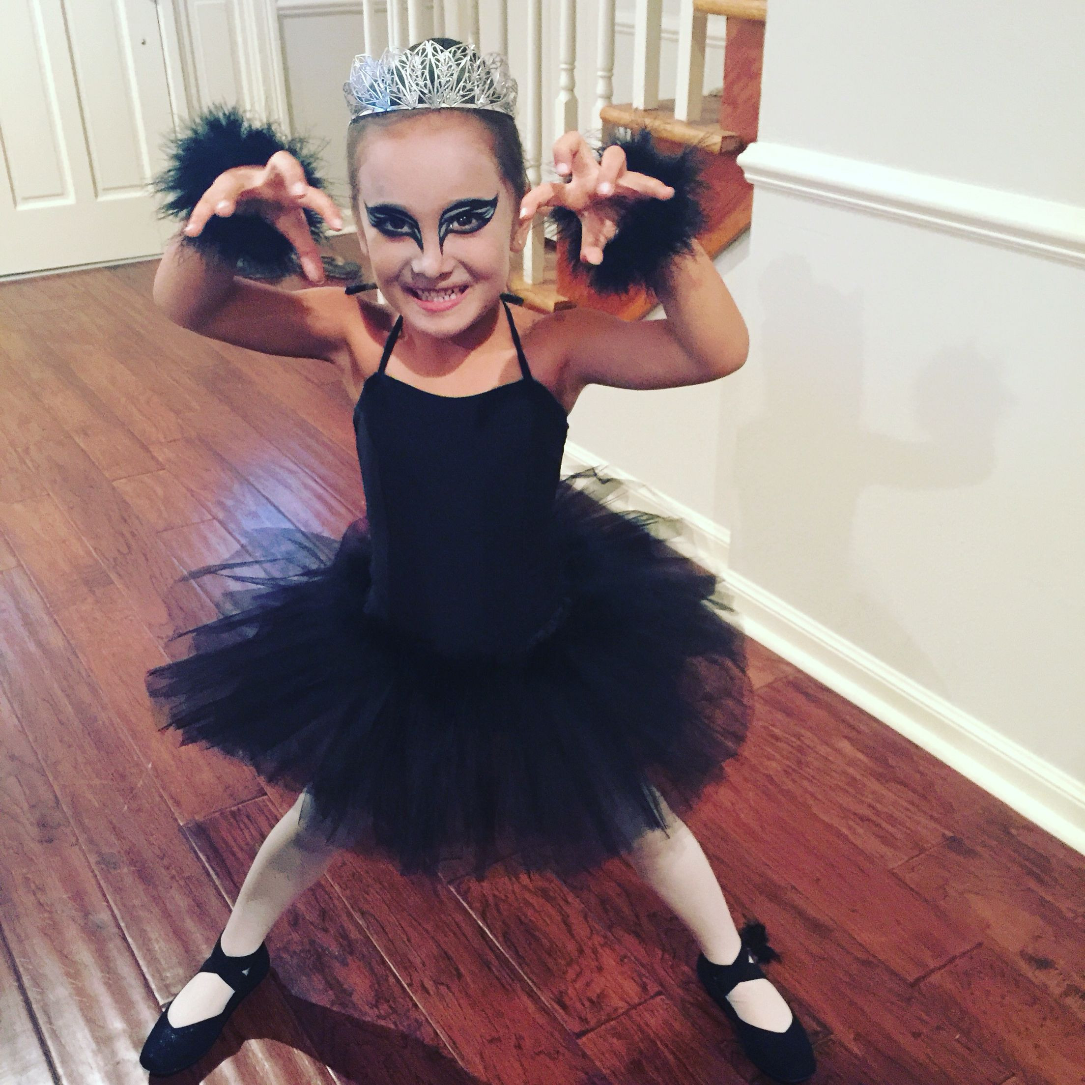 Black Swan Costume DIY
 Black swan kids Halloween costume and makeup