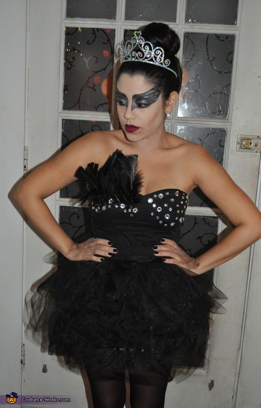 Black Swan Costume DIY
 Black Swan Costume