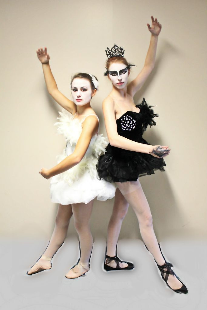 Black Swan Costume DIY
 homemade black swan and white swan costumes