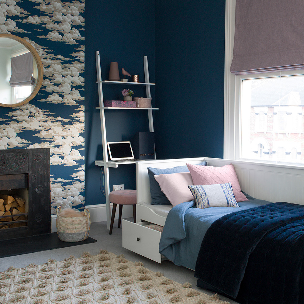 Blue Wall Bedroom
 Blue bedroom ideas – see how shades from teal to navy can