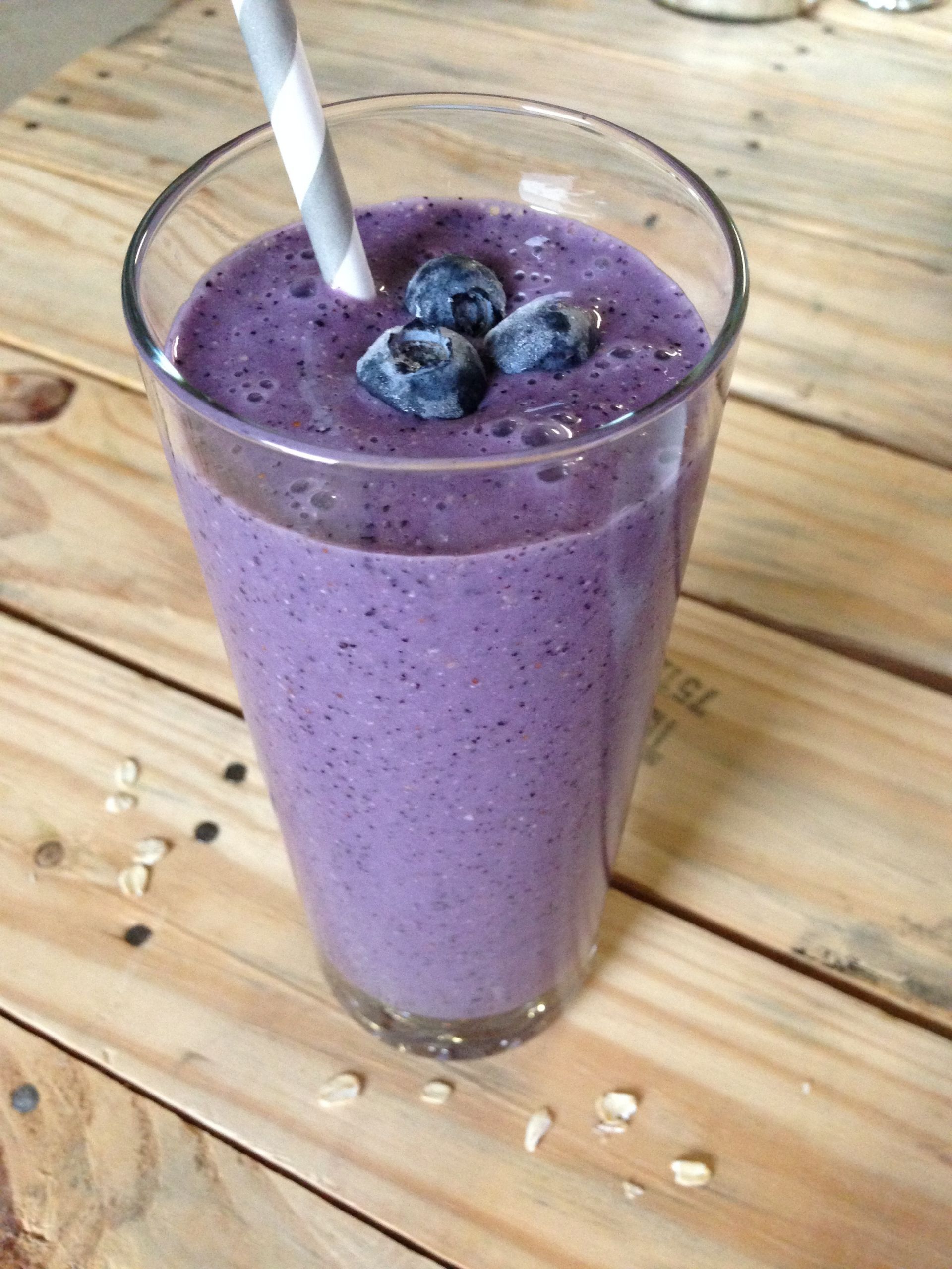 Blueberry Smoothies With Milk
 Blueberry Banana Oat Smoothie