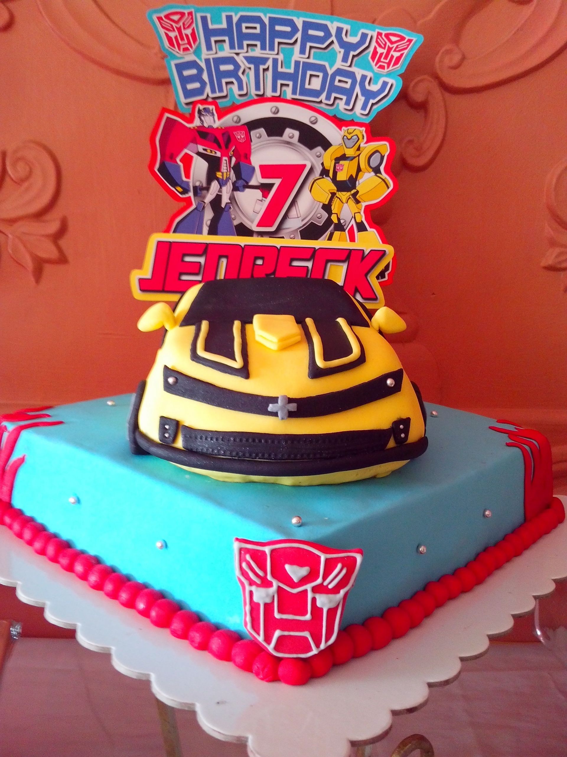 Boys 7Th Birthday Party Ideas
 This gorgeous Transformers Bumblebee birthday cake was