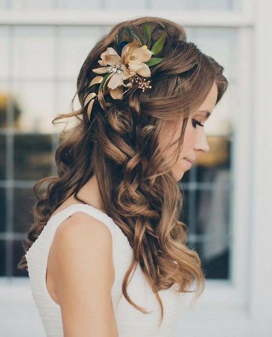 Bridesmaid Hairstyles For Medium Hair Down
 35 Wedding Hairstyles Discover Next Year’s Top Trends for