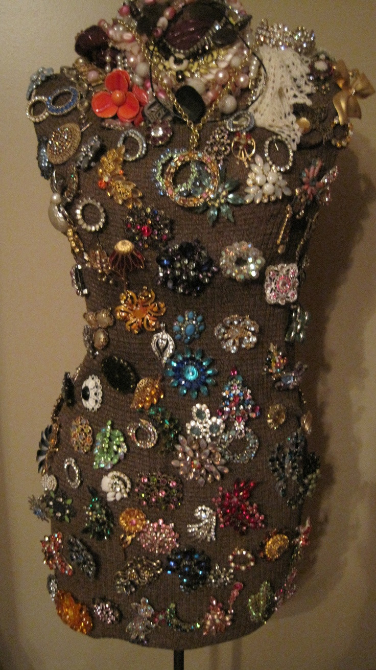 Brooches Ideas
 9 best images about brooch display ideas on Pinterest
