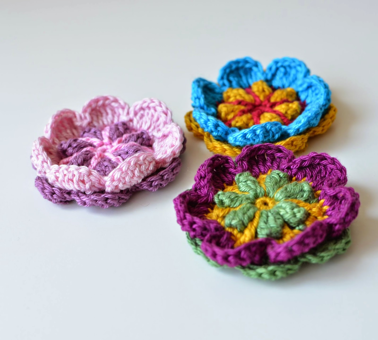 Brooches Pattern
 Free Pattern Overlay Flower Brooch