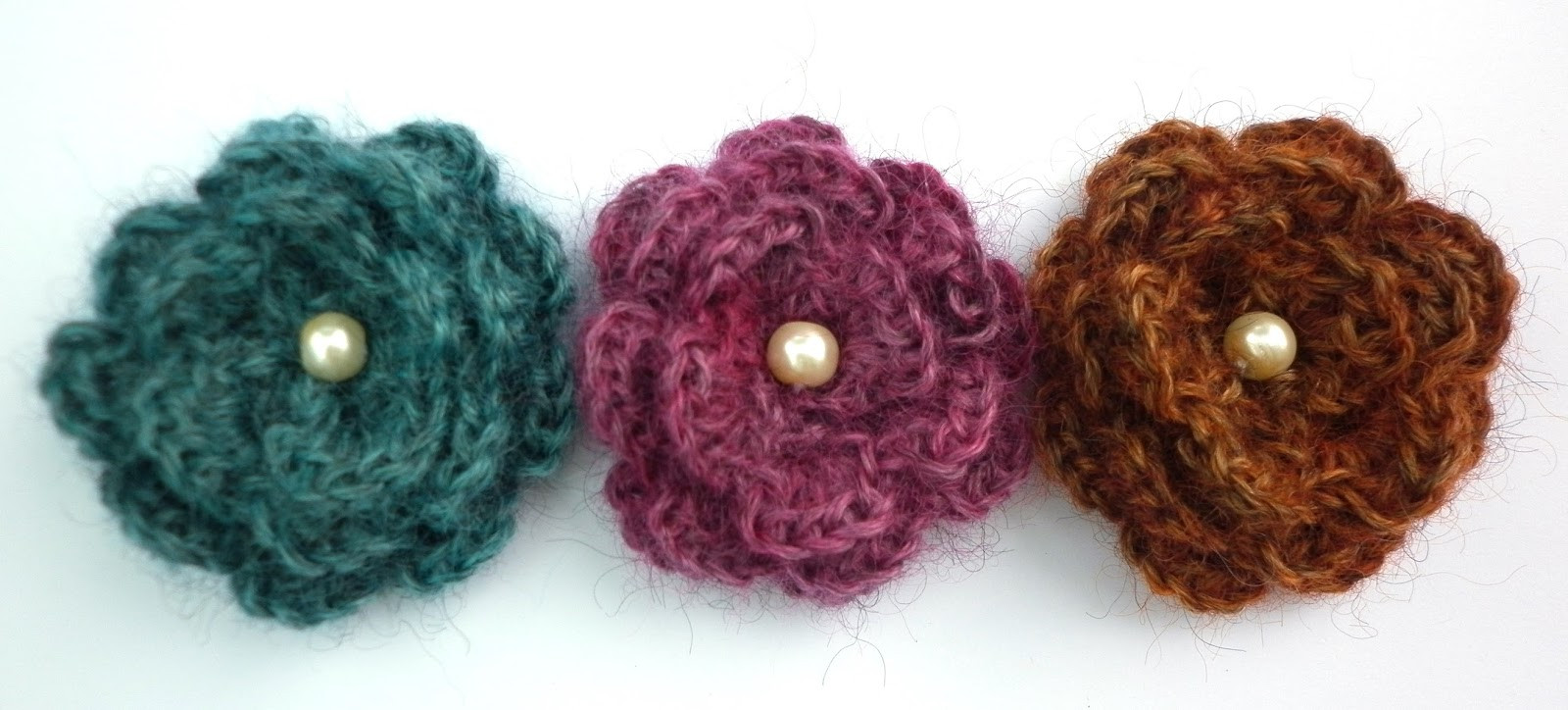 Brooches Pattern
 The Wool Nest USE IT OR LOSE IT 3 YARNDALE FLOWER