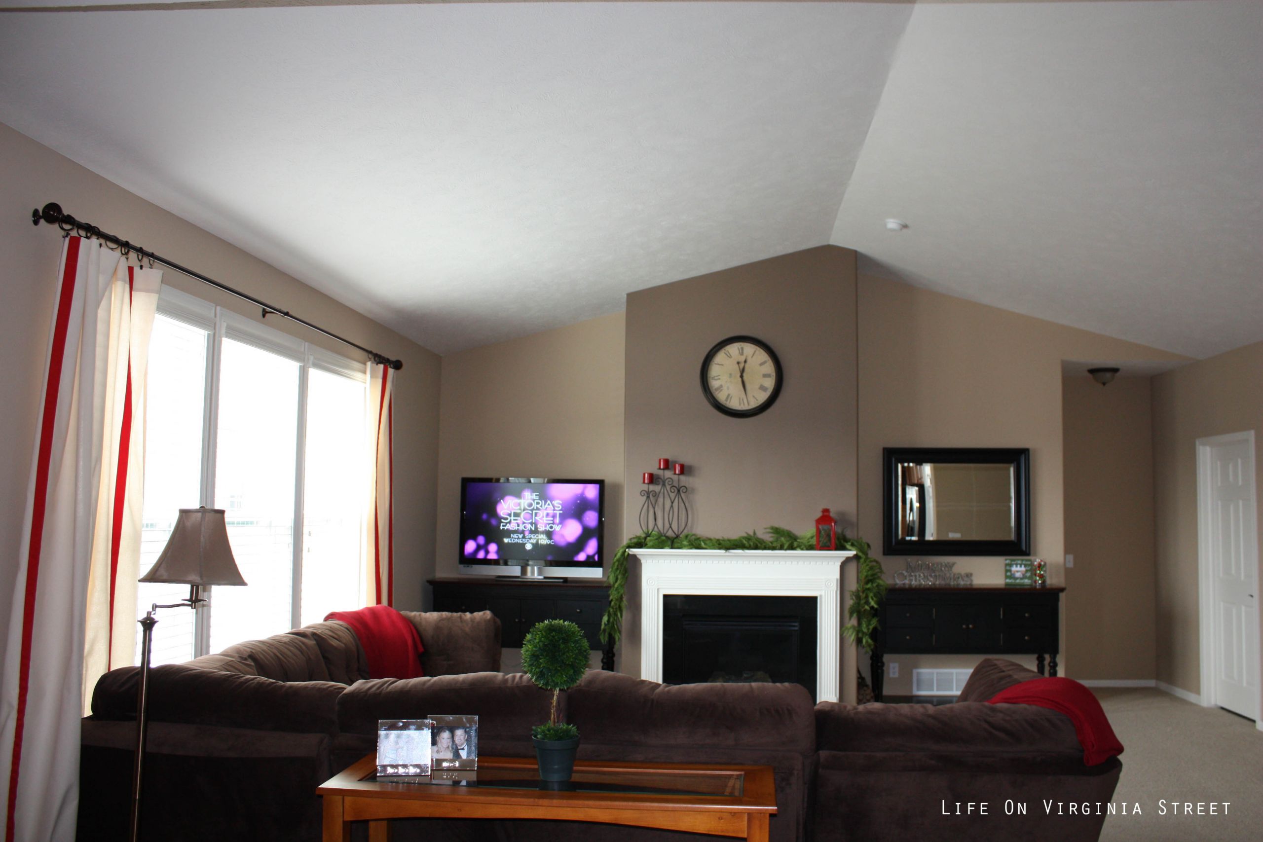 Brown Accent Walls Living Room
 Light Brown Walls With Dark Brown Accent Wall Paint Home