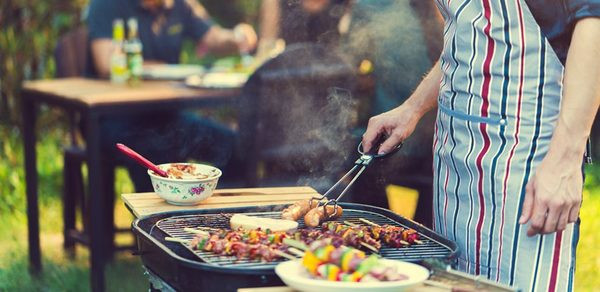 Bubba'S Backyard Bbq
 Backyard BBQ Ideas How to Throw a Barbecue Party My