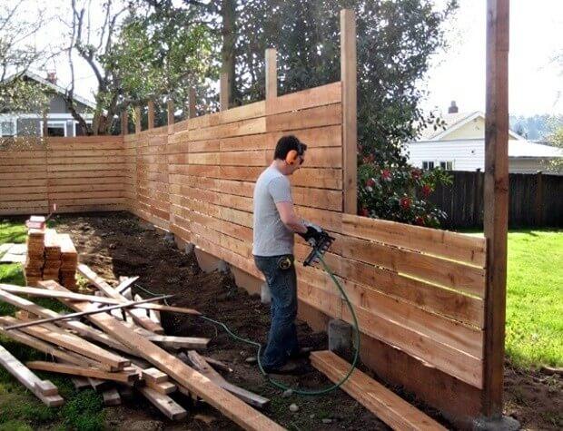 Building A Backyard Fence
 29 Cheap and Easy DIY Fence Ideas For Your Backyard or