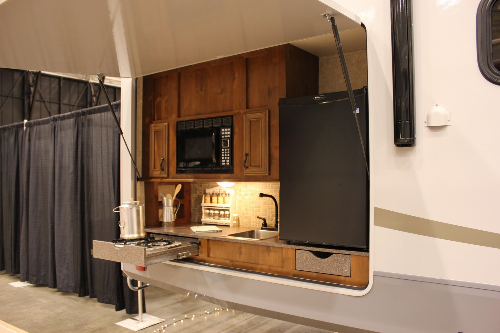 Camper Outdoor Kitchen
 2012 Ohio RV Supershow Outdoor Kitchens Gr8LakesCamper