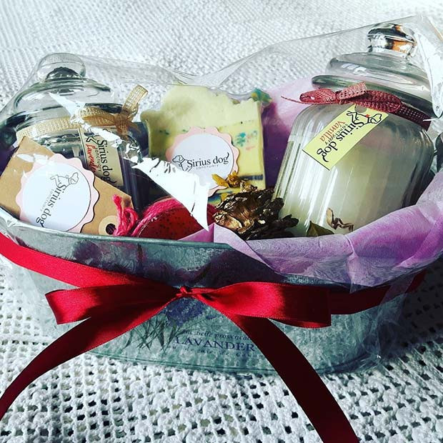 Candle Gift Basket Ideas
 21 DIY Gift Basket Ideas for Christmas