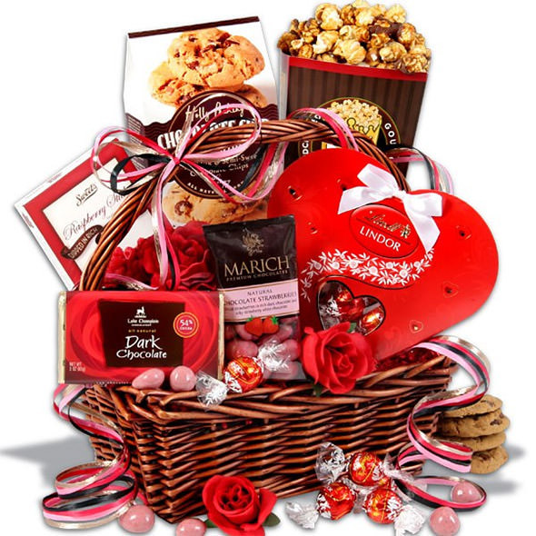 Candy Gift Baskets For Valentines Day
 FREE 25 Valentine’s Day Gifts for your Girlfriend