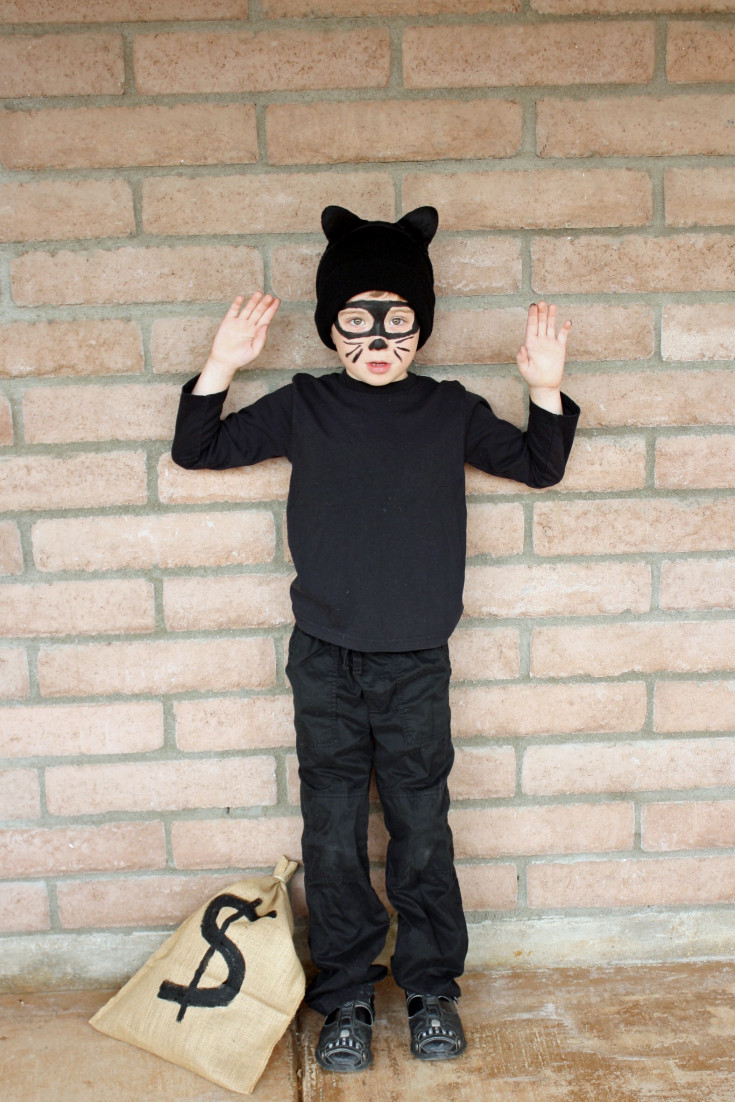 Cat DIY Costume
 Easy Cat Burglar Costume