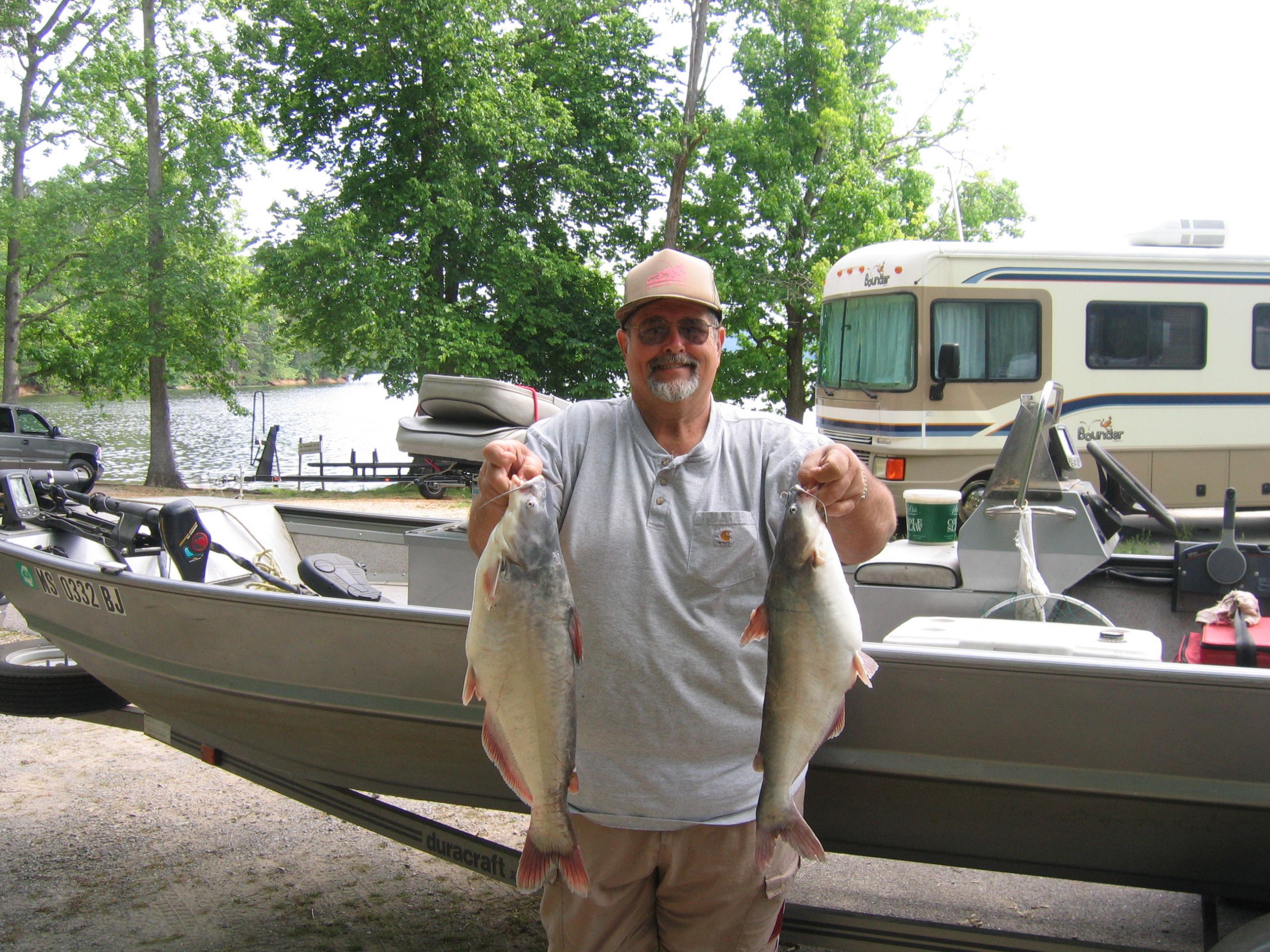 Catfishing With Hot Dogs
 Mississippi River catfishing tips