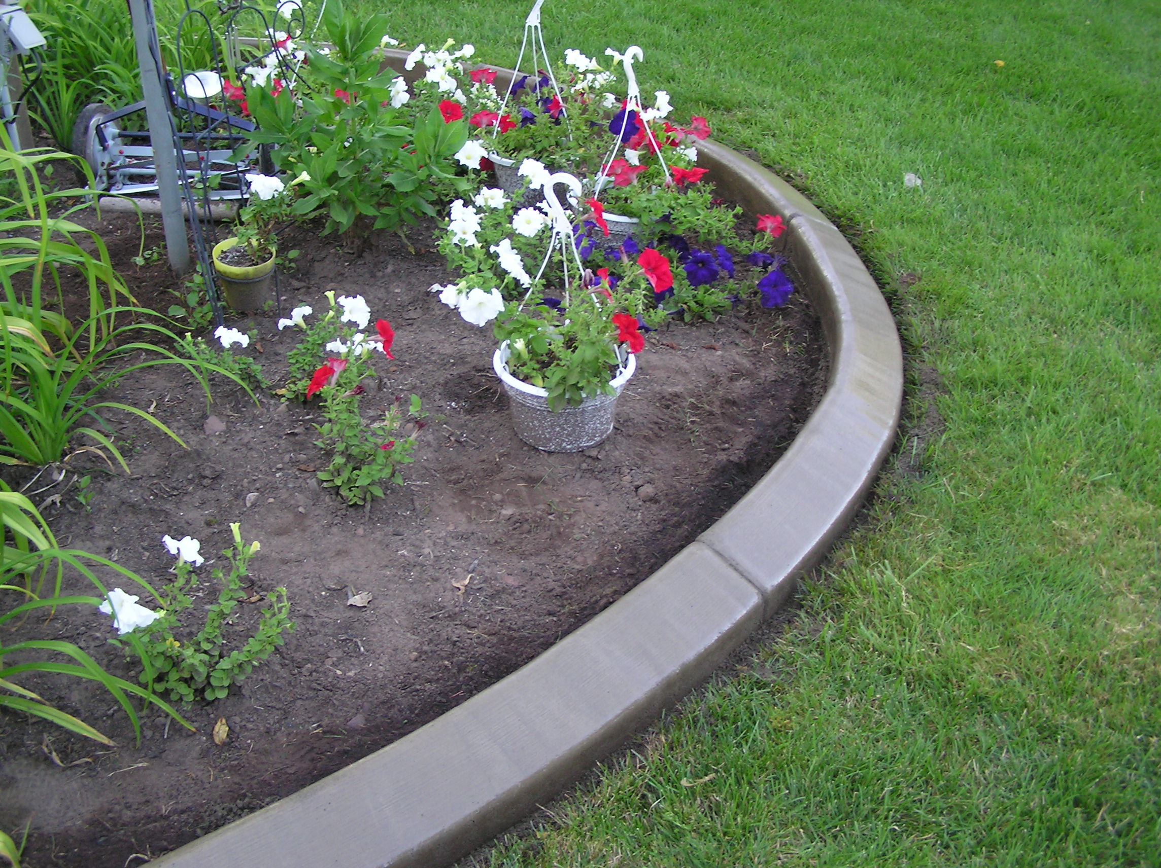 Cement Landscape Edging
 Concrete Lawn Edging