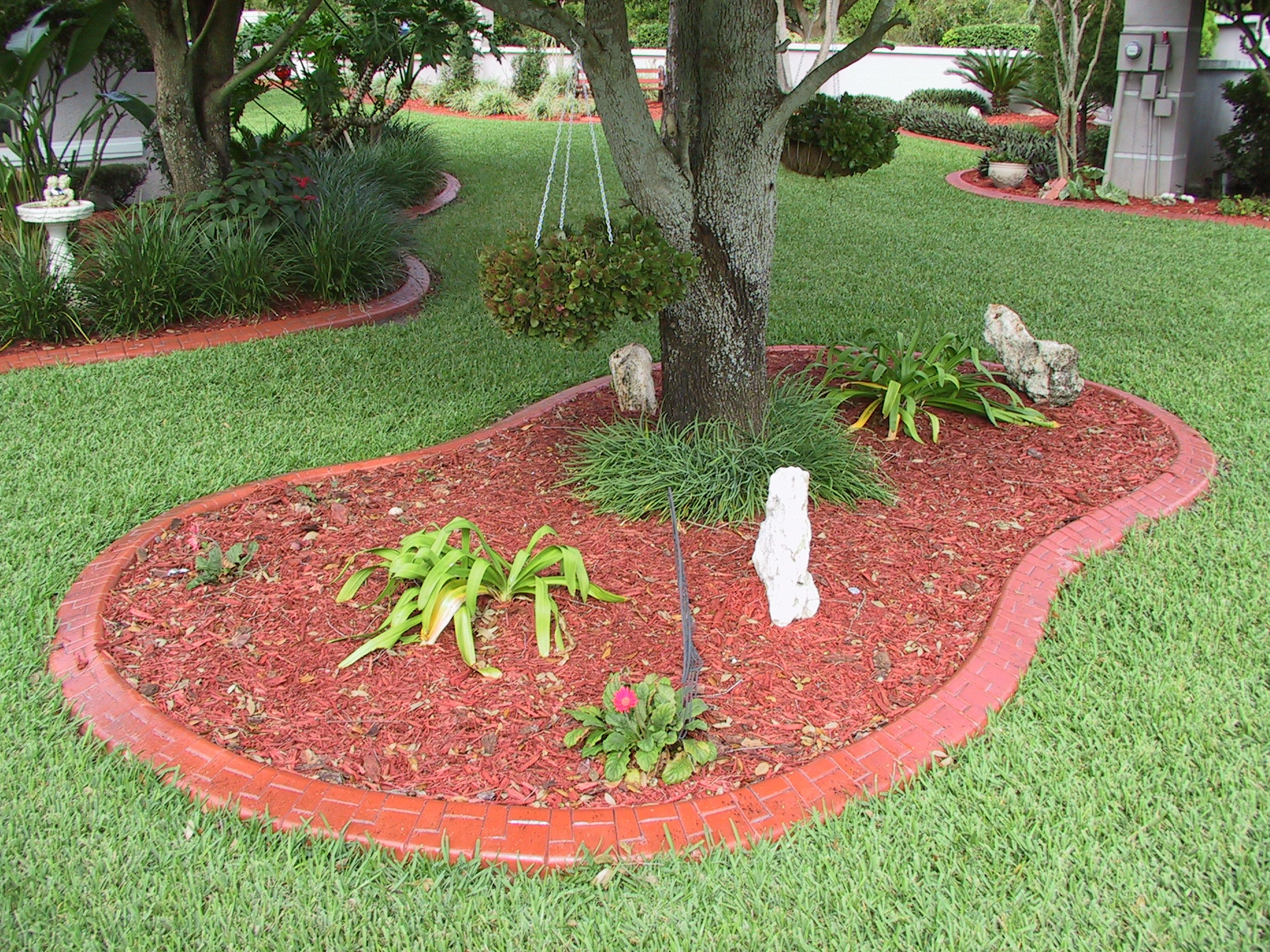 Cement Landscape Edging
 CONTINUOUS CONCRETE LANDSCAPE EDGING