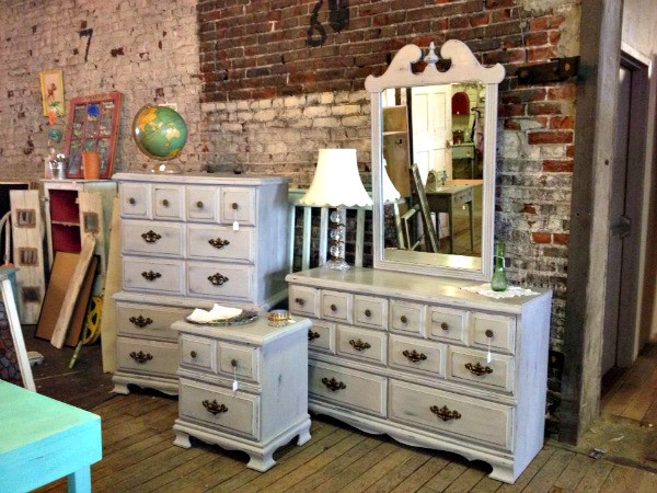 Chalk Paint Bedroom Set
 How Much Can You Paint with a Quart of Chalk Paint