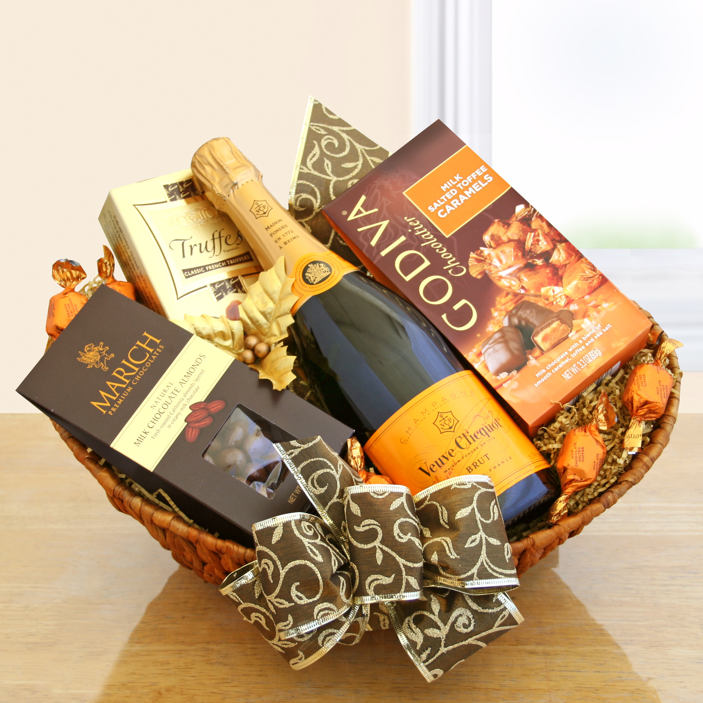 Champagne Gift Basket Ideas
 Classic Champagne Gift Basket Veuve Clicquot – Wine