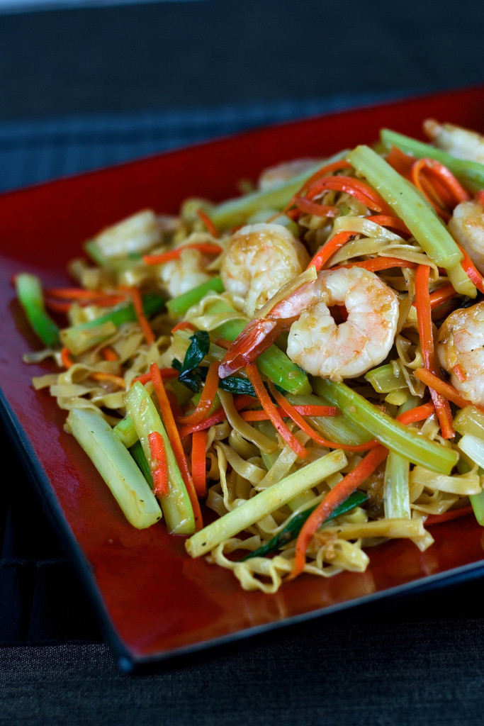 Chinese Noodles With Shrimp
 Fried Noodles with Garlic Shrimp • Steamy Kitchen Recipes