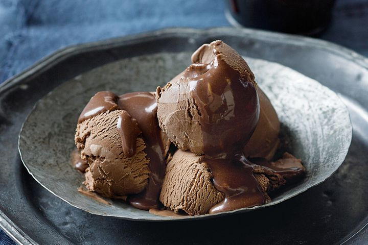 Chocolate Sauce For Ice Cream Recipe
 Creamy chocolate ice cream with dark chocolate sauce