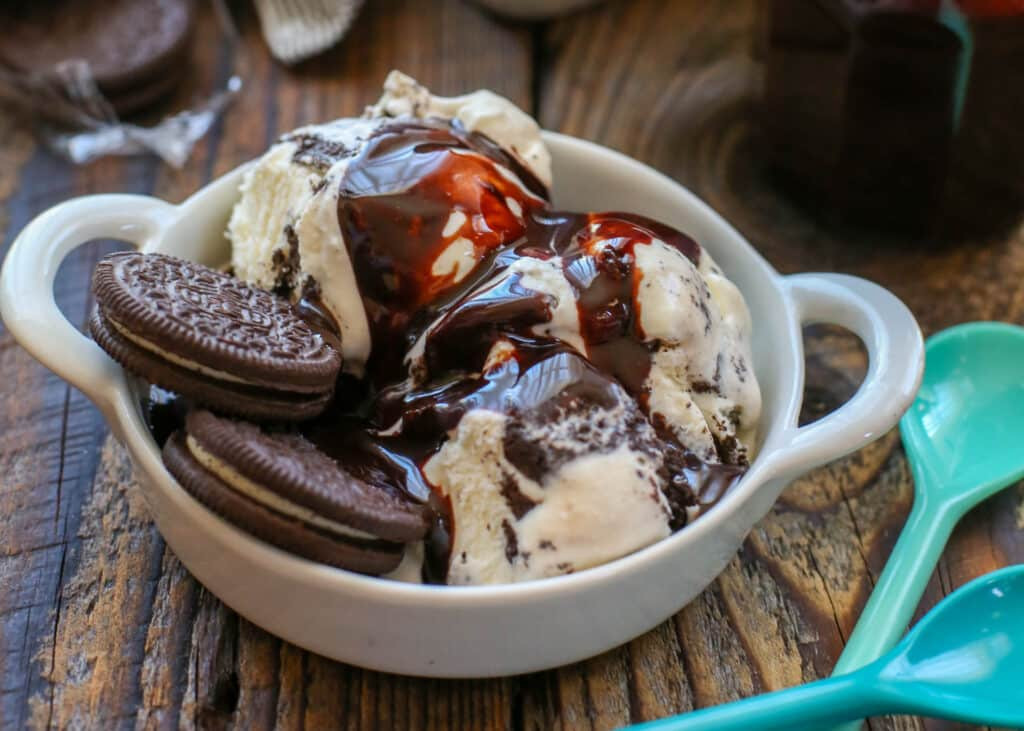 Chocolate Sauce For Ice Cream Recipe
 Simple Homemade Chocolate Sauce