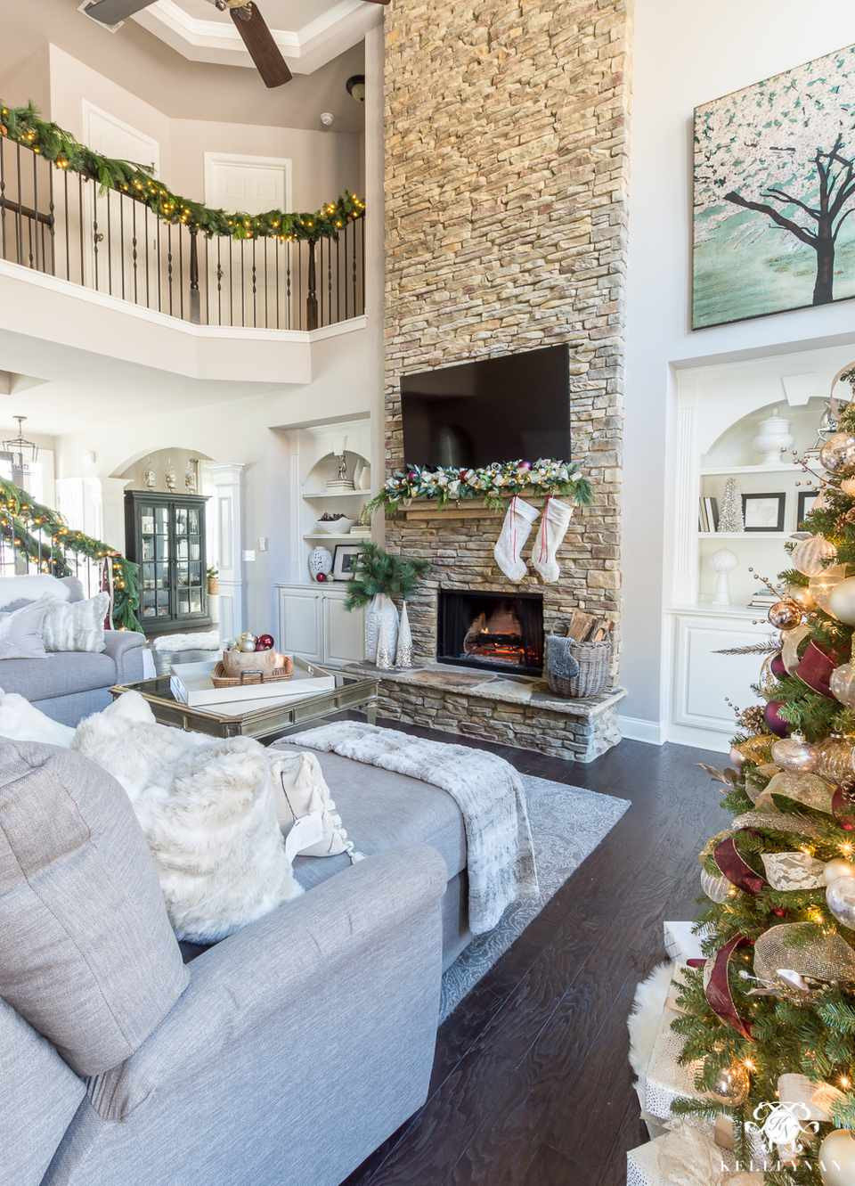 Christmas Decor For Living Room
 21 Beautiful Ways to Decorate the Living Room for Christmas