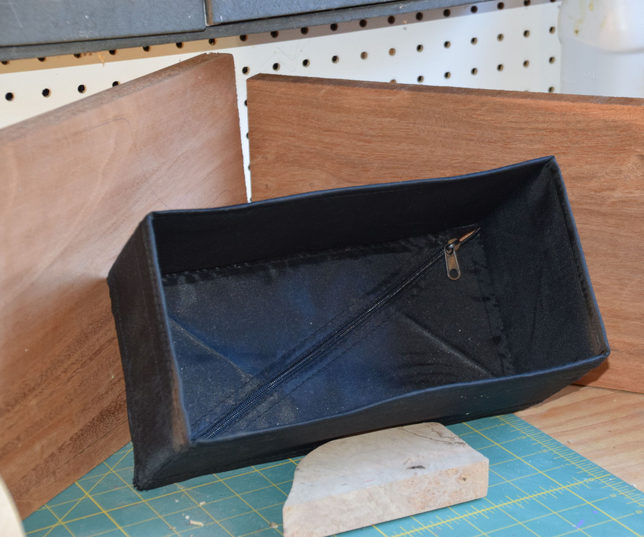 Collapsible Box DIY
 DIY Collapsible Zipper Box