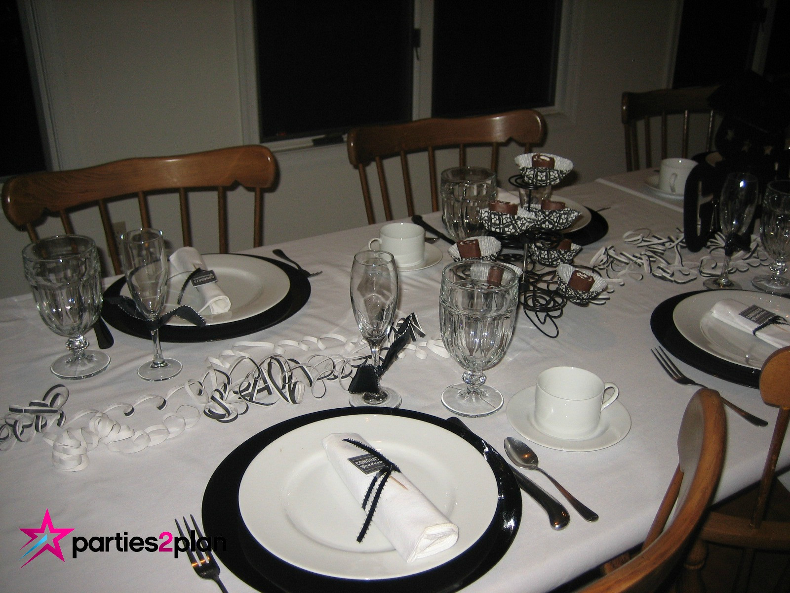 College Graduation Dinner Party Ideas
 Tablescape Graduation Family Dinner Party Table