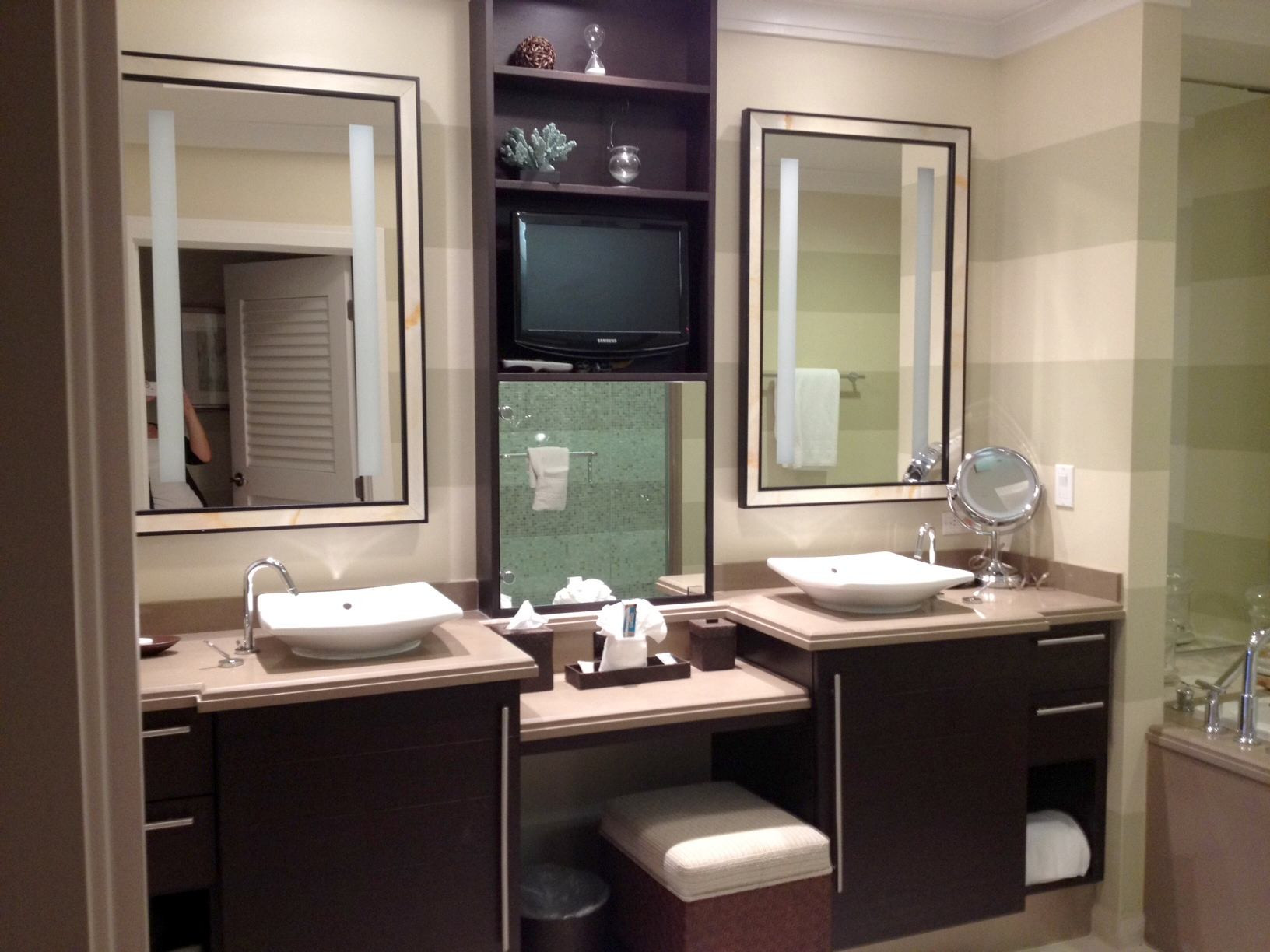 Complete Bathroom Vanities
 A Guide to Buying plete Bathroom Vanity Sets