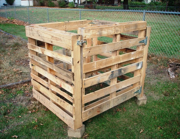 Compost Box DIY
 How to Build a Bud Friendly DIY post Bin in 3