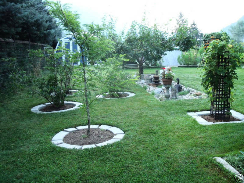 Concrete Landscape Edging Molds
 4 LARGE MOLDS MAKE CONCRETE GARDEN EDGING & LAWN LANDSCAPE