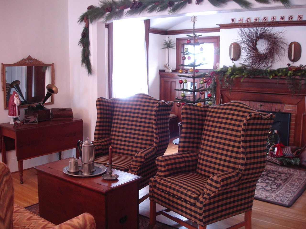 colonial living room sets