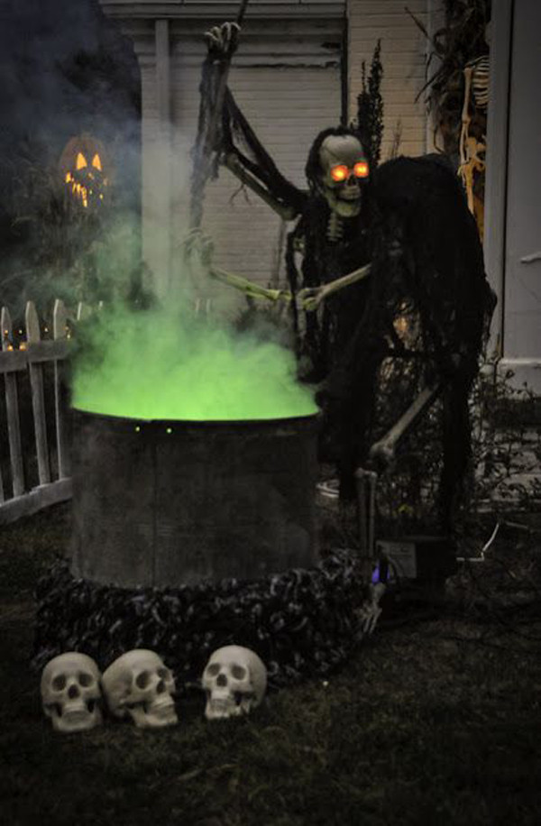 Creepy Outdoor Halloween Decorations
 33 Best Scary Halloween Decorations Ideas &