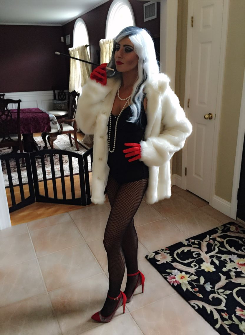 Cruella Deville Costume DIY
 Cruella Deville costume cruelladeville halloween makeup