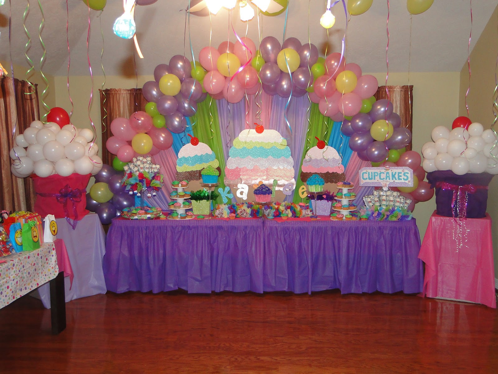 Cupcake Birthday Decorations
 Unfor table Creations Designed by Maria CUPCAKE THEMED