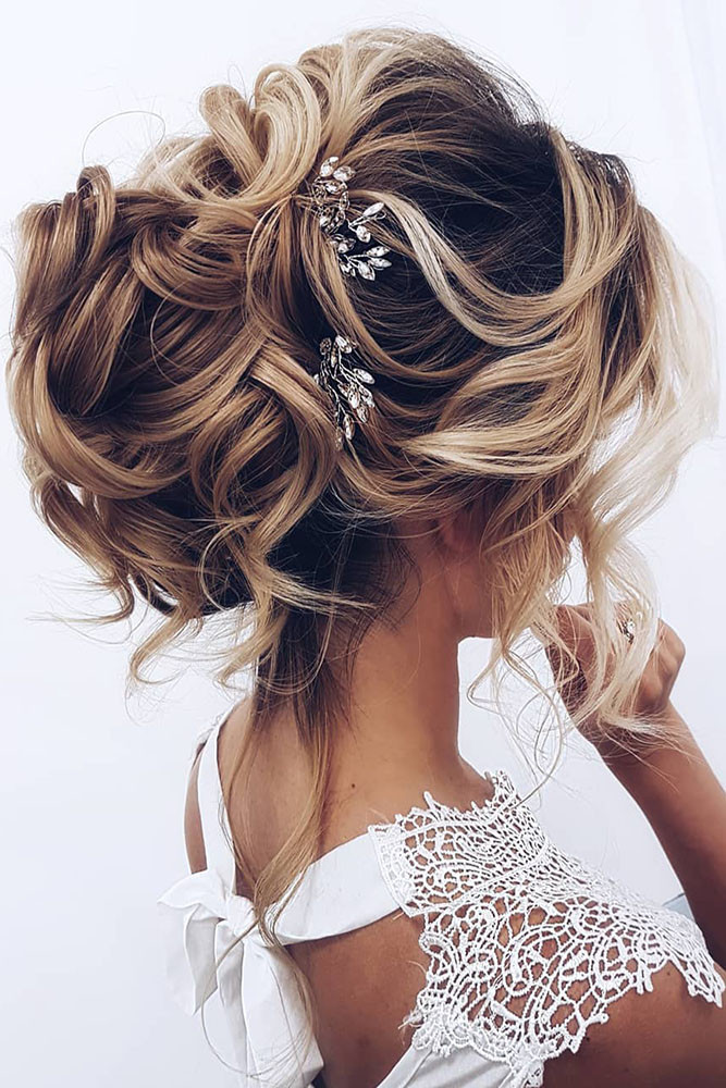 Curly Updo Wedding Hairstyles
 30 OH SO PERFECT CURLY WEDDING HAIRSTYLES My Stylish Zoo