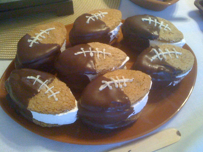 Cute Super Bowl Desserts
 Bites From Other Blogs Super Bowl Snacks and Sweets